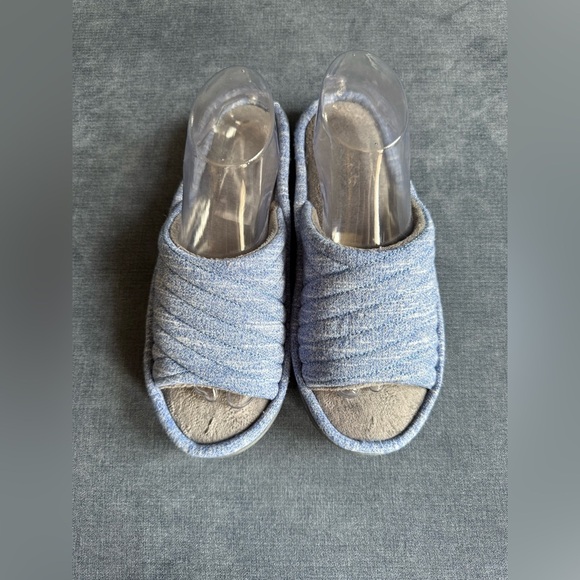 Isotoner Andrea Slide Slip On Women’s Slippers SZ 9.5-10 Light Blue Cushioned - Picture 2 of 8